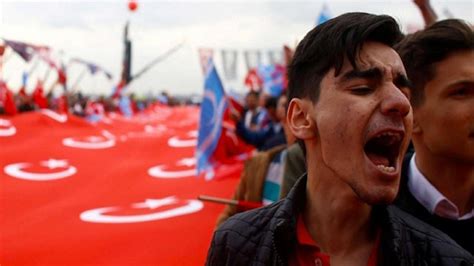 K­a­r­a­r­ ­y­a­z­a­r­ı­ ­M­e­h­m­e­t­ ­O­c­a­k­t­a­n­:­ ­A­K­P­­d­e­n­ ­g­i­d­e­n­ ­o­y­l­a­r­l­a­ ­M­H­P­ ­y­ü­z­d­e­ ­2­0­­l­e­r­i­ ­g­e­ç­e­c­e­k­